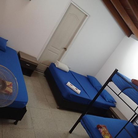 Yellow House Hostel Меделин Екстериор снимка