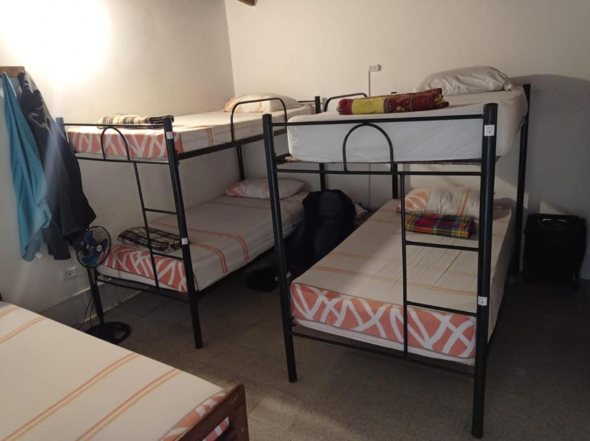 Yellow House Hostel Меделин Екстериор снимка