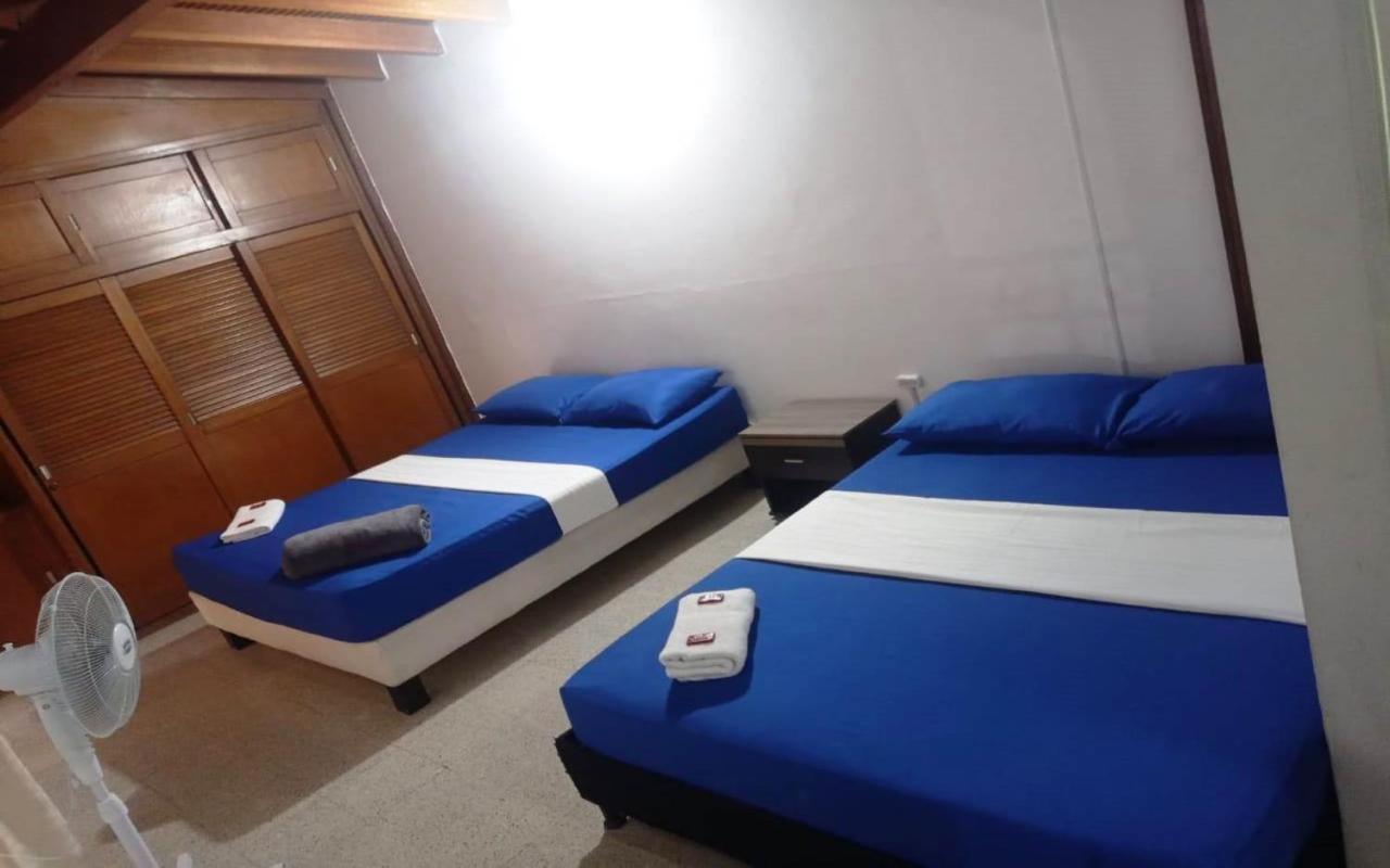 Yellow House Hostel Меделин Екстериор снимка