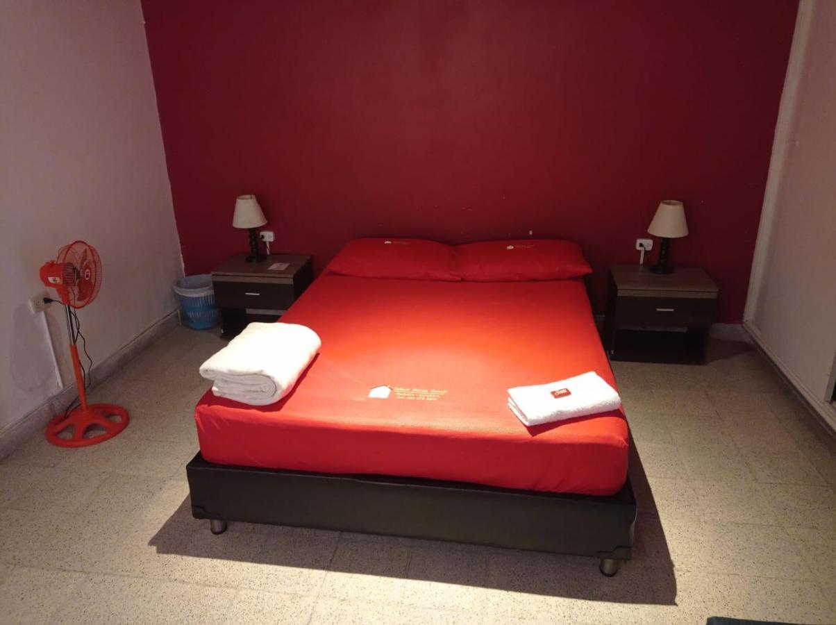 Yellow House Hostel Меделин Екстериор снимка