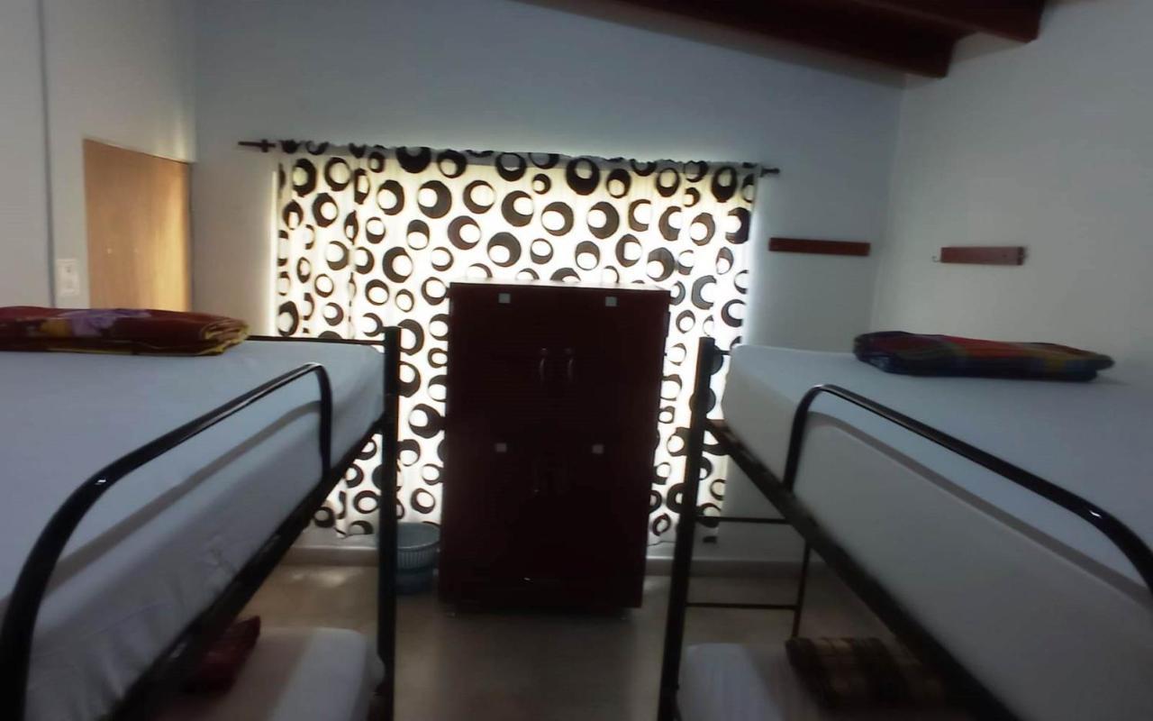 Yellow House Hostel Меделин Екстериор снимка