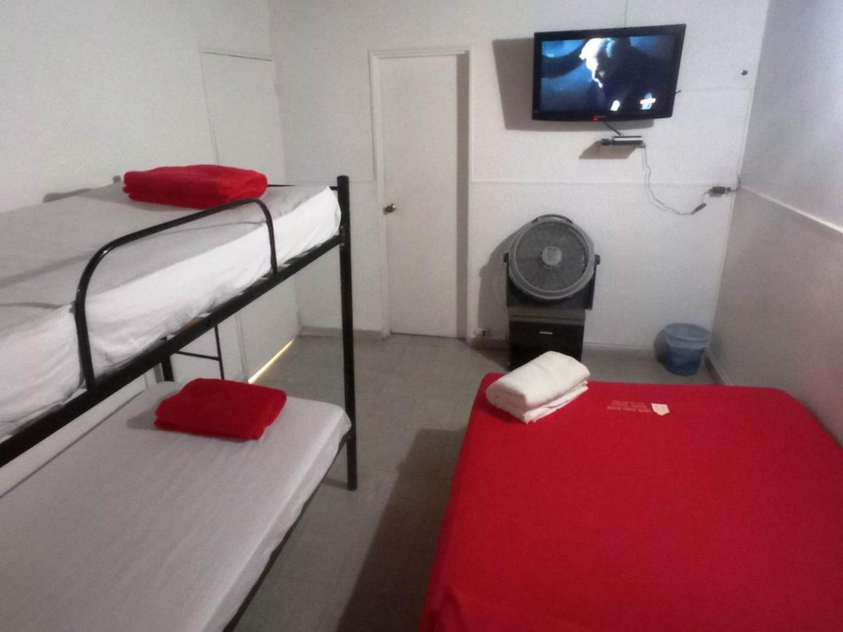 Yellow House Hostel Меделин Екстериор снимка