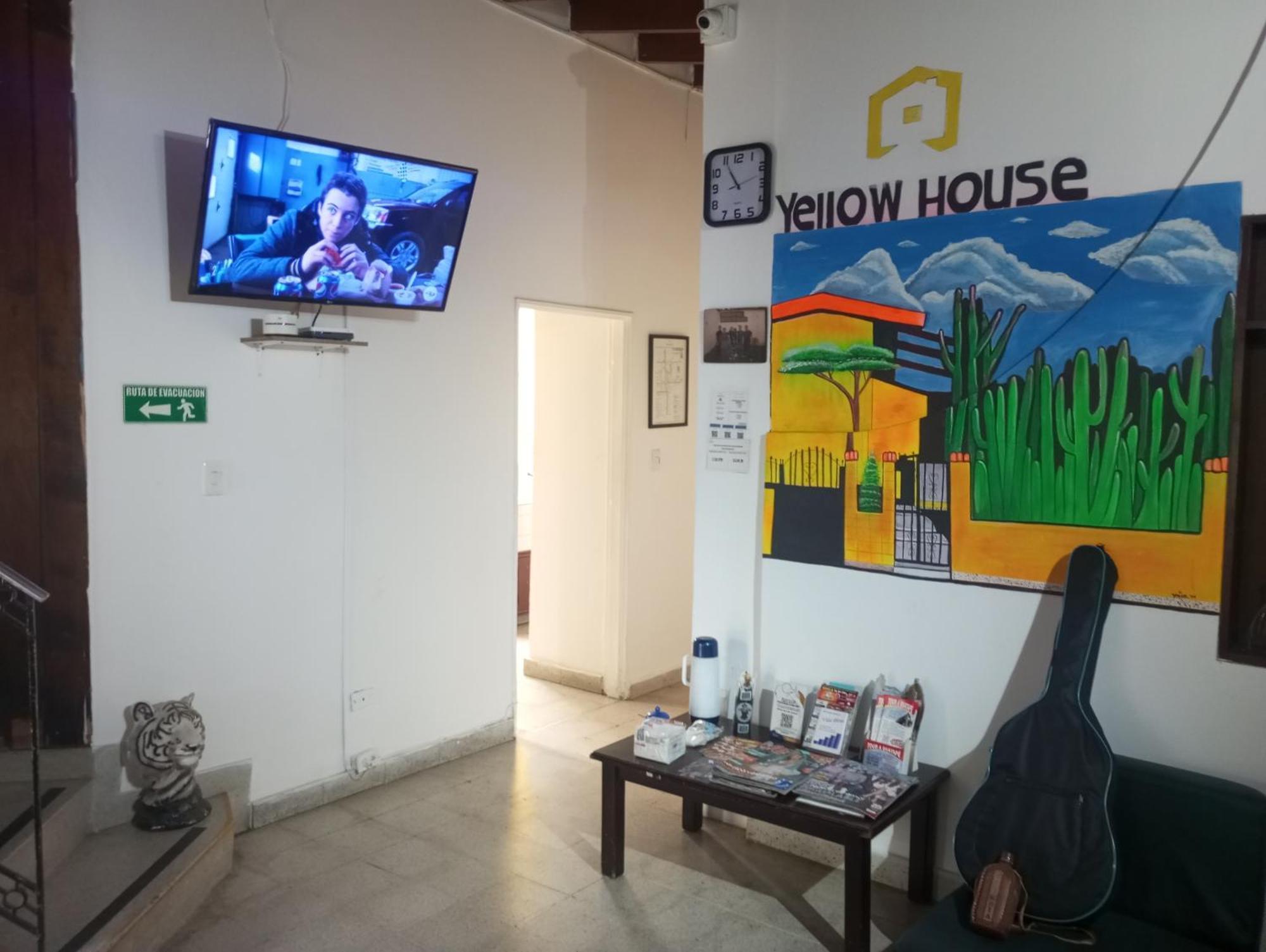 Yellow House Hostel Меделин Екстериор снимка