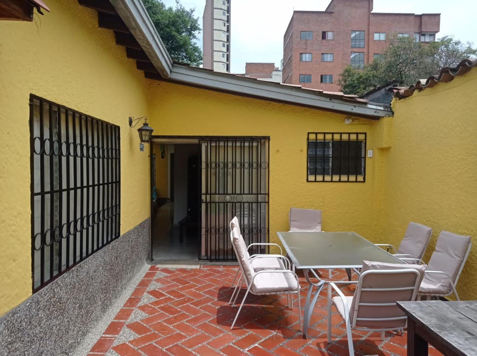 Yellow House Hostel Меделин Екстериор снимка