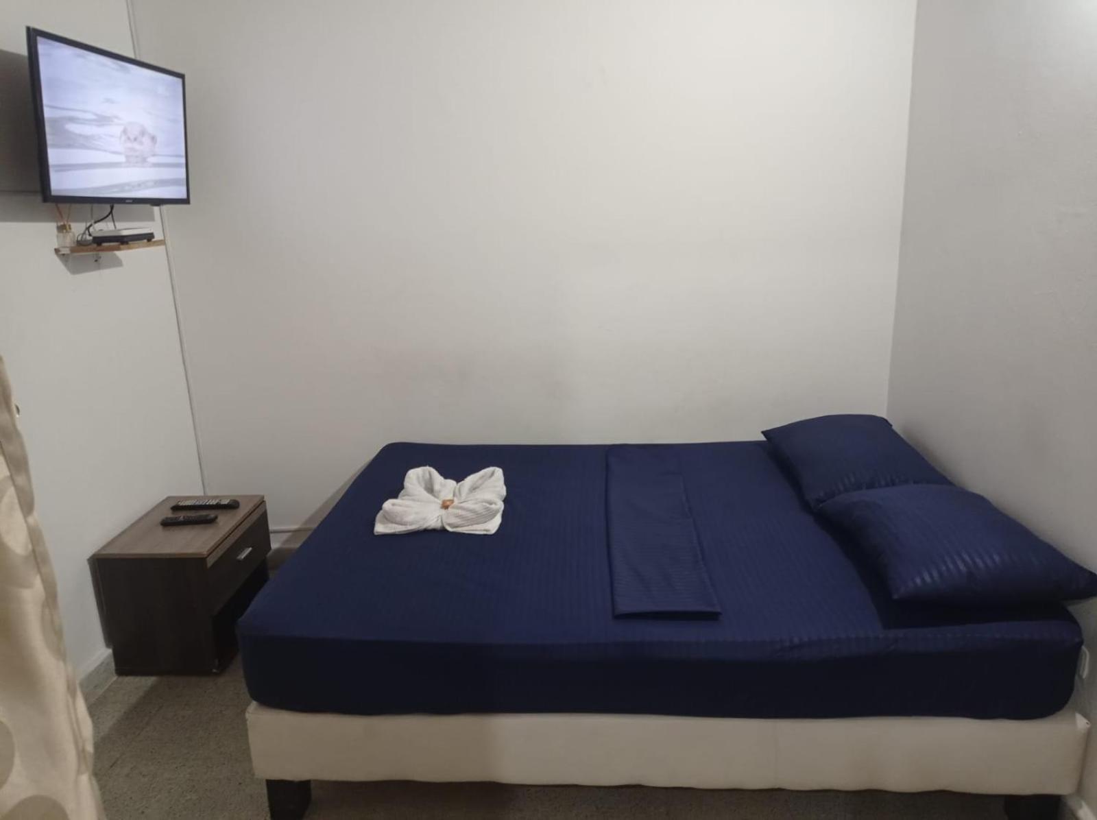 Yellow House Hostel Меделин Екстериор снимка