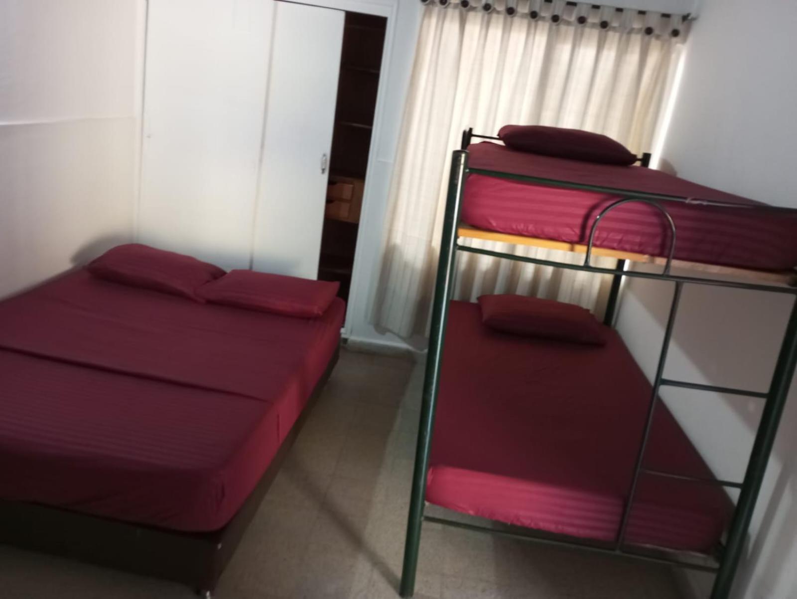 Yellow House Hostel Меделин Екстериор снимка