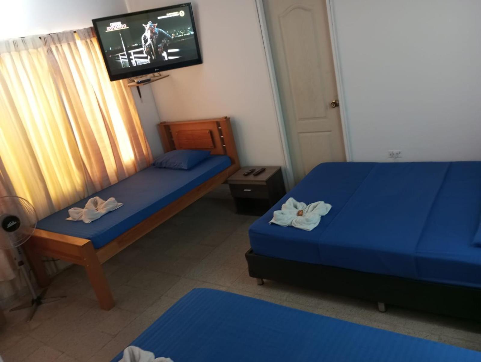 Yellow House Hostel Меделин Екстериор снимка
