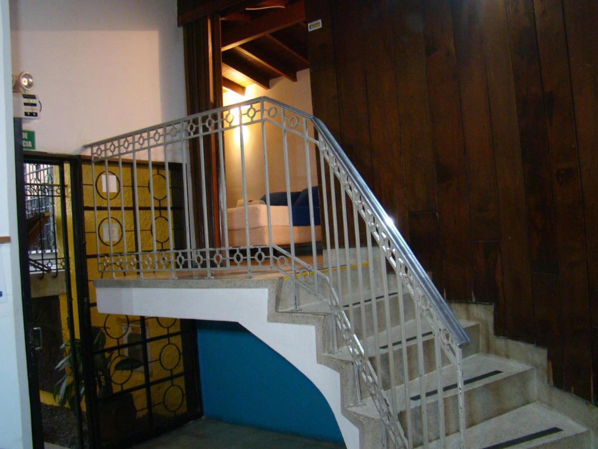 Yellow House Hostel Меделин Екстериор снимка