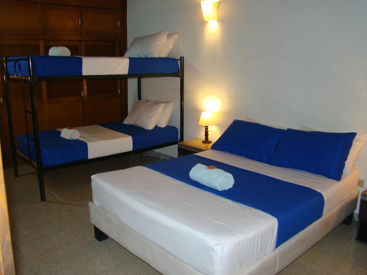 Yellow House Hostel Меделин Екстериор снимка