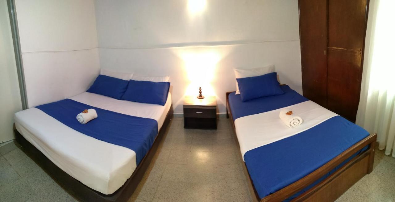 Yellow House Hostel Меделин Екстериор снимка