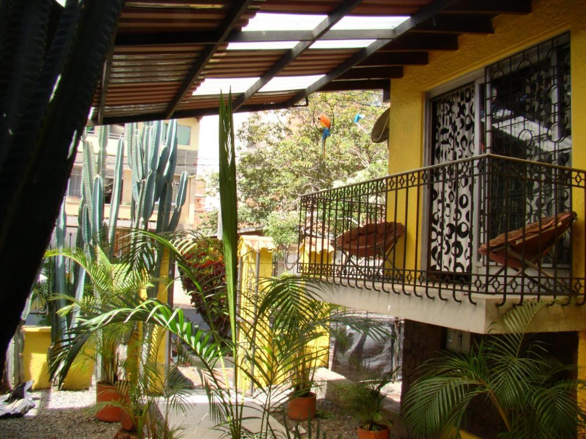 Yellow House Hostel Меделин Екстериор снимка